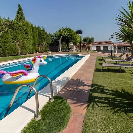 Holiday home Casa Arnau Casa Con Extenso Jardin Y Piscina *