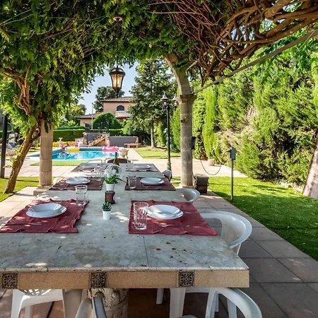 Holiday home Casa Arnau Casa Con Extenso Jardin Y Piscina