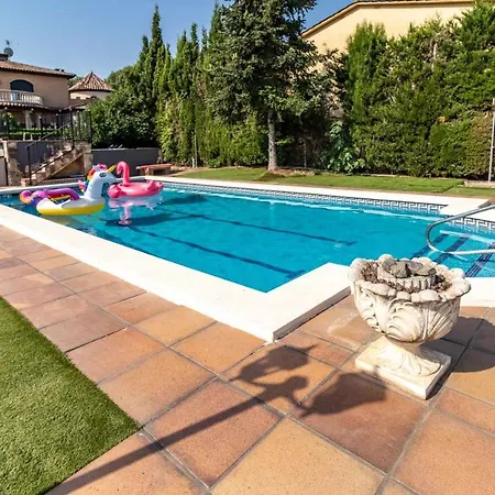 Casa Arnau Casa Con Extenso Jardin Y Piscina Holiday home Girona